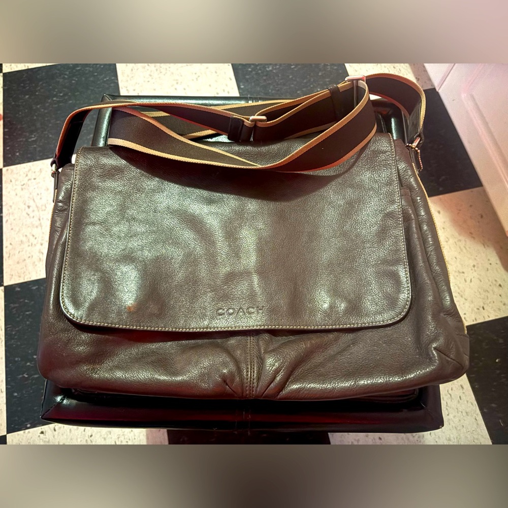 Authentic Coach Leather Messenger Bag Shoulder Bag